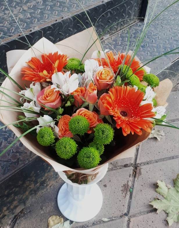 Букет цветов из: Герберы, Хризантемы, Альстромерии и Розы в Усть-Джегуте