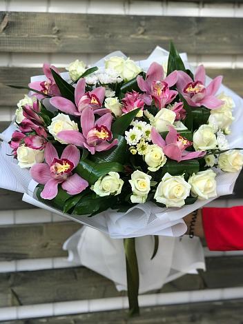Букет цветов из: Розы и Хризантемы в Усть-Джегуте