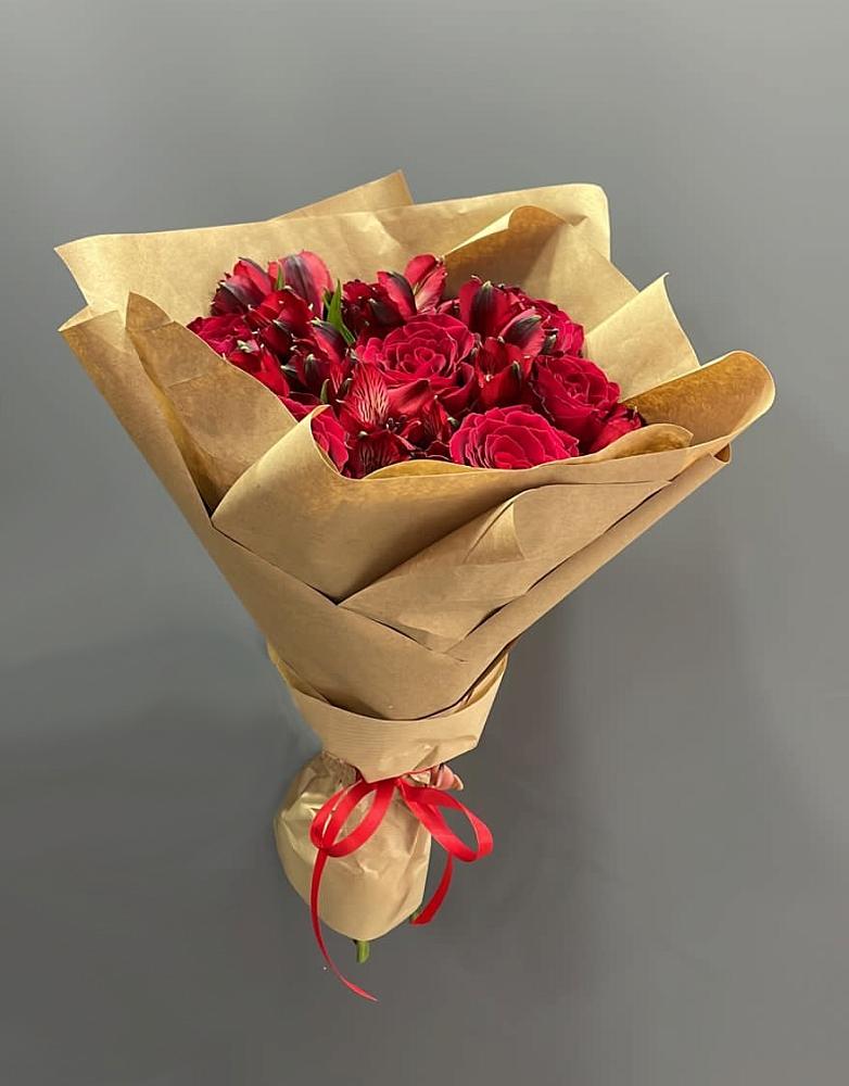 Букет цветов из: Альстромерии и Розы в Усть-Джегуте