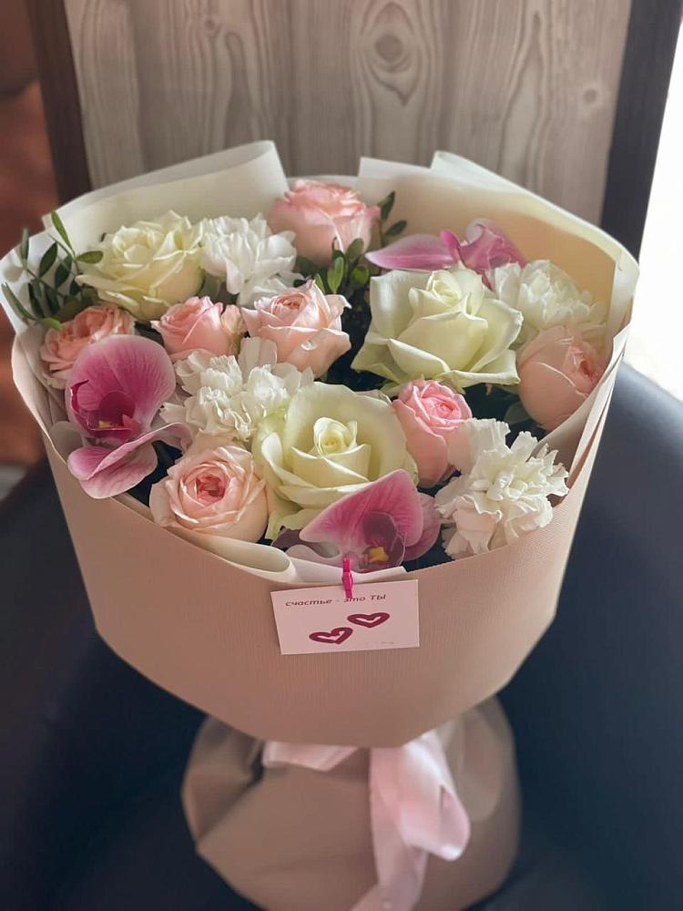 Букет цветов из: Орхидеи, Розы и Гвоздики в Усть-Джегуте