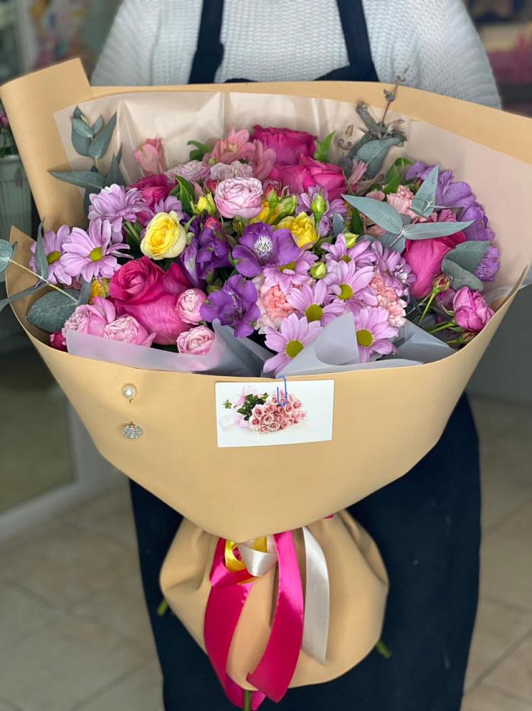 Букет цветов из: Хризантемы, Гвоздики и Альстромерии в Усть-Джегуте