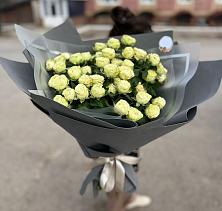 Букет Белые кустовые розы Солинеро в Усть-Джегуте
