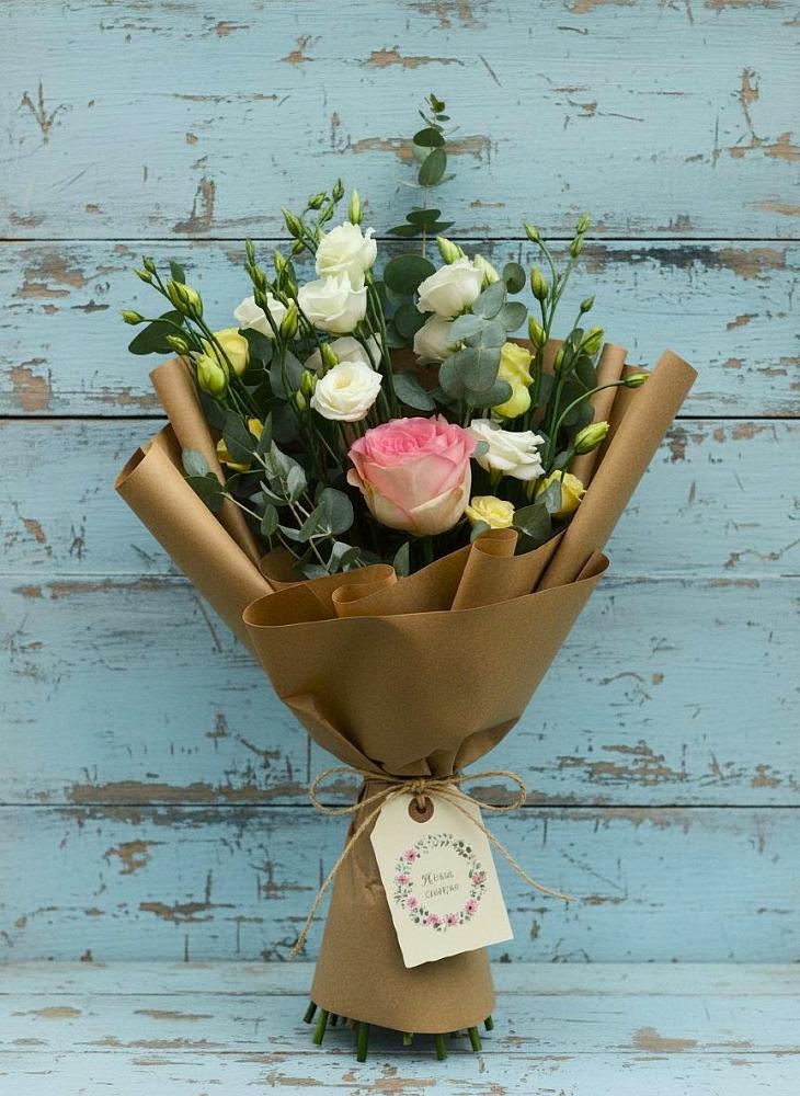 Букет цветов из: Розы и Лизиантусы в Усть-Джегуте