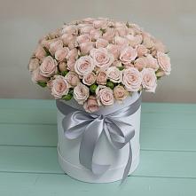 Цветочная композиция из Розы в шляпной коробке в Усть-Джегуте