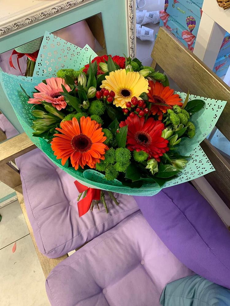 Букет цветов из: Герберы, Хризантемы и Альстромерии в Усть-Джегуте