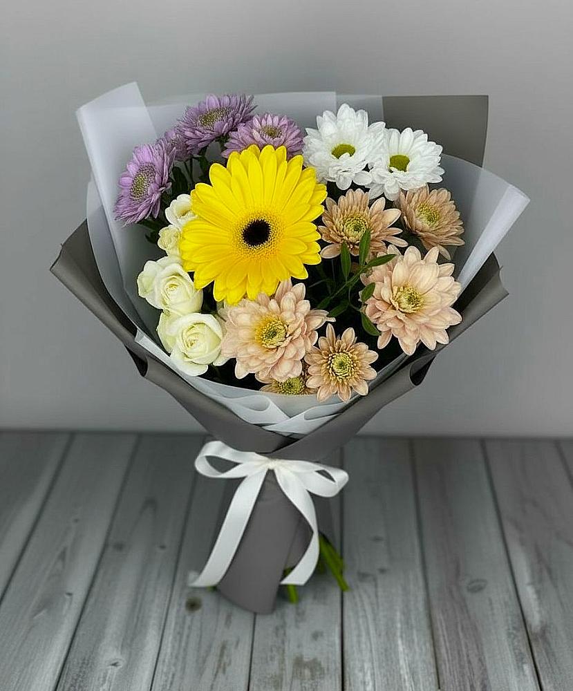 Букет цветов из: Розы, Герберы и Хризантемы в Усть-Джегуте