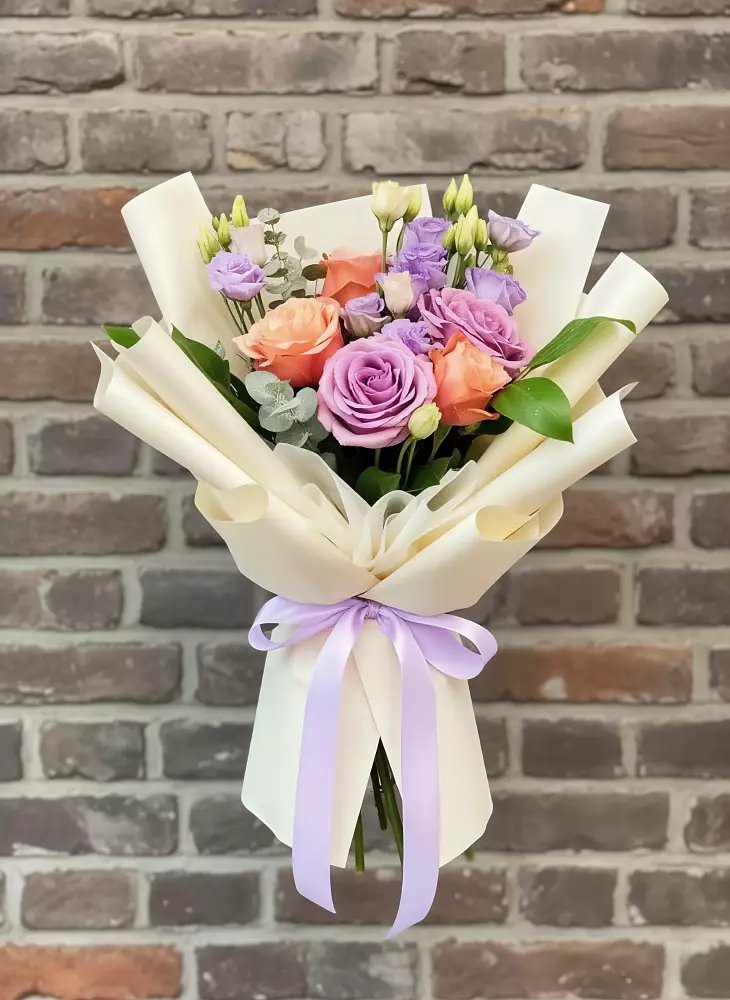 Букет цветов из: Лизиантусы и Розы в Усть-Джегуте