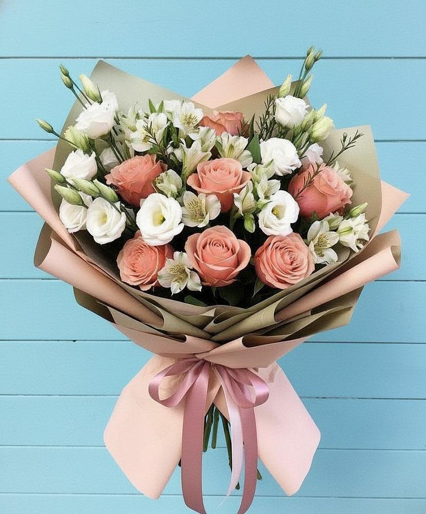 Букет цветов из: Розы, Альстромерии и Лизиантусы в Усть-Джегуте