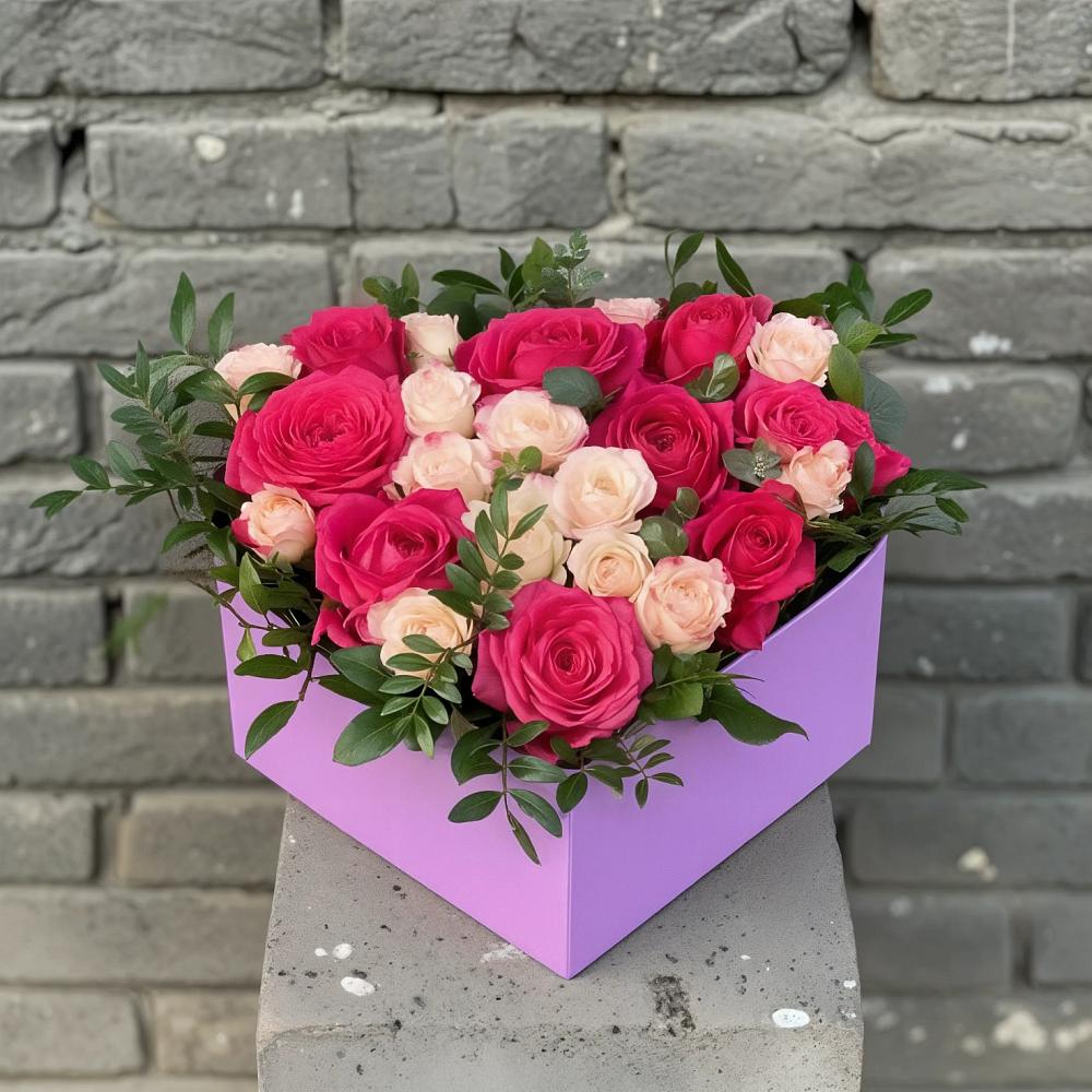 Цветочная композиция из Розы в коробке в Усть-Джегуте