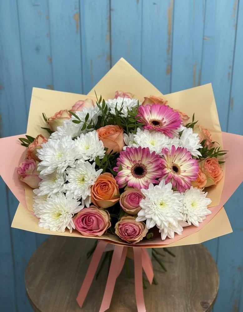 Букет цветов из: Розы, Герберы и Хризантемы в Усть-Джегуте