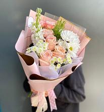 Букет цветов из:  Хризантемы и Розы в Усть-Джегуте