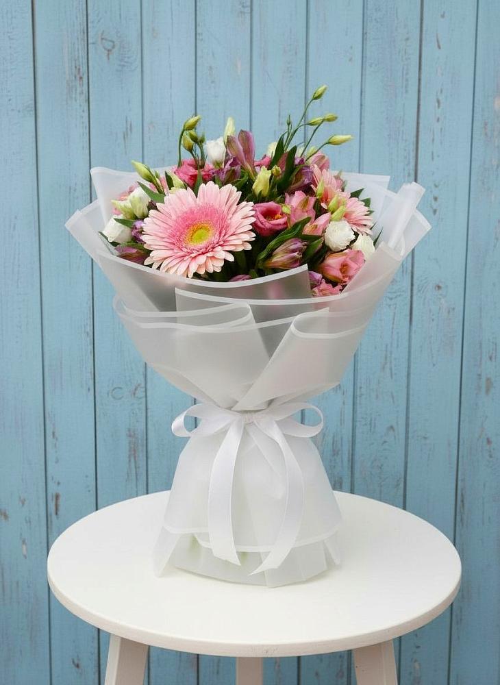 Букет цветов из: Герберы, Альстромерии и Лизиантусы в Усть-Джегуте