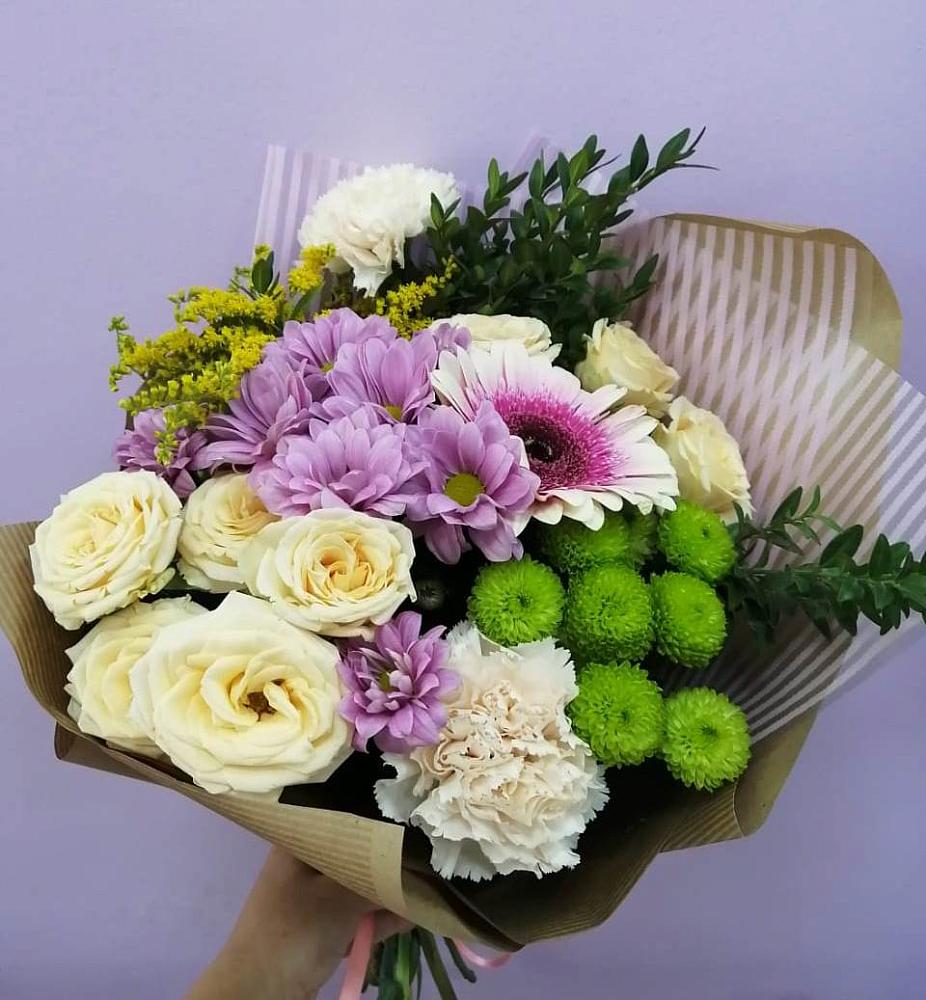 Букет цветов из: Хризантемы, Розы, Гвоздики и Герберы в Усть-Джегуте