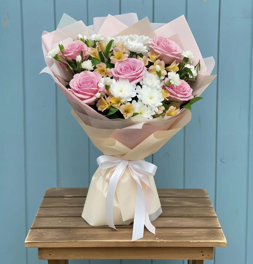 Букет цветов из: Гвоздики, Орхидеи и Розы в Усть-Джегуте