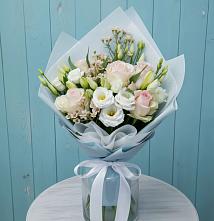 Букет цветов из:  Розы и Лизиантусы в Усть-Джегуте