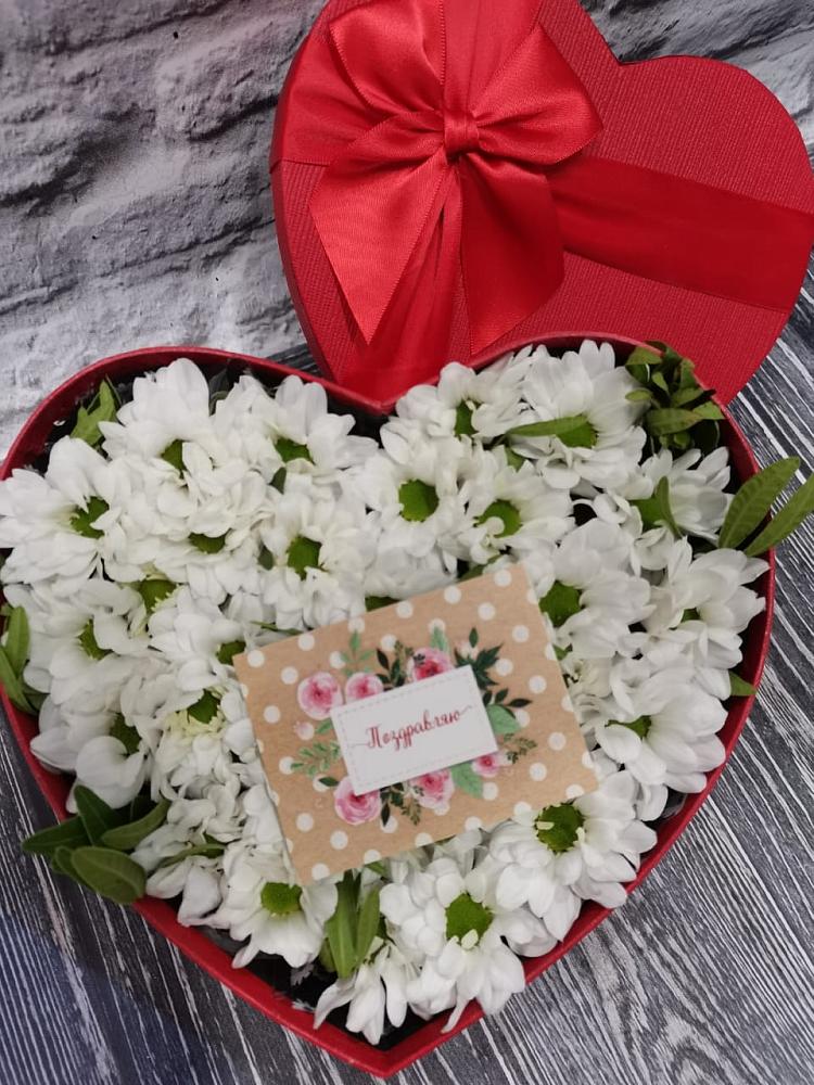 Цветочная композиция из Хризантемы в виде сердца в Усть-Джегуте