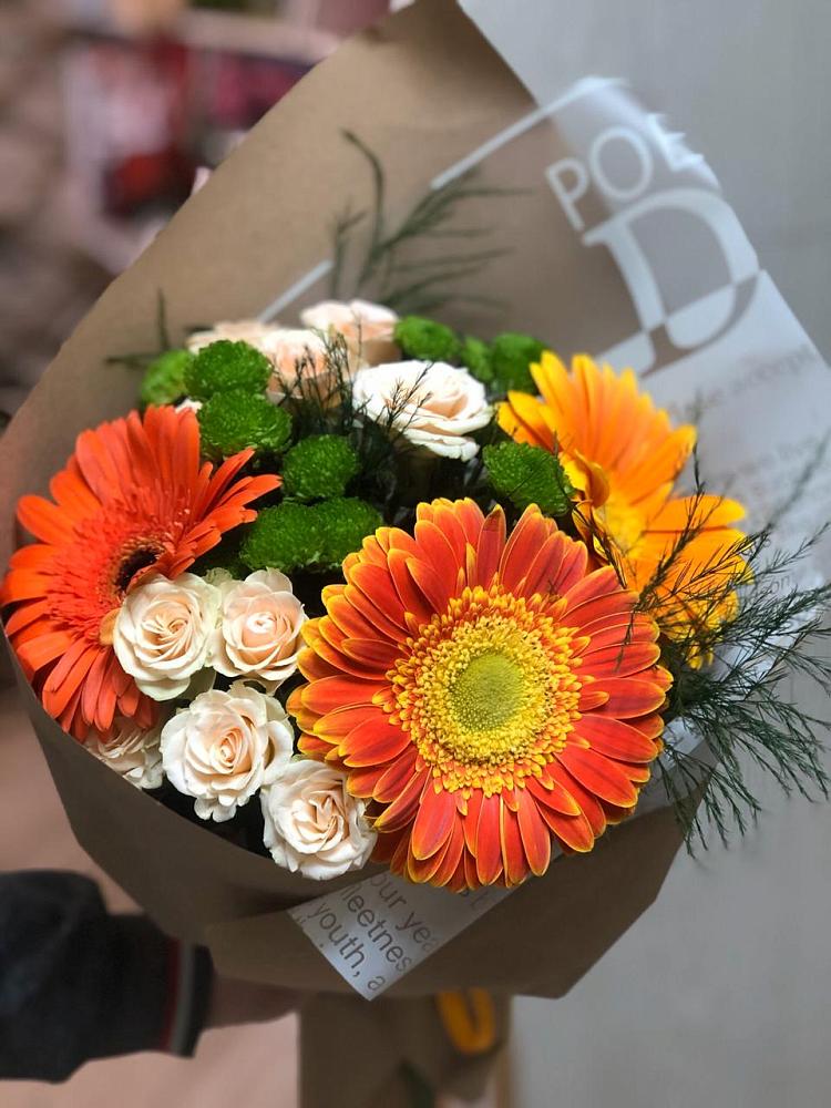 Букет цветов из: Герберы, Хризантемы и Розы в Усть-Джегуте