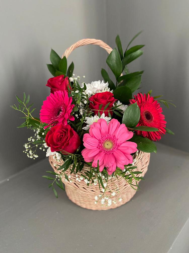 Цветочная композиция из Розы, Хризантемы и Герберы в корзине в Усть-Джегуте