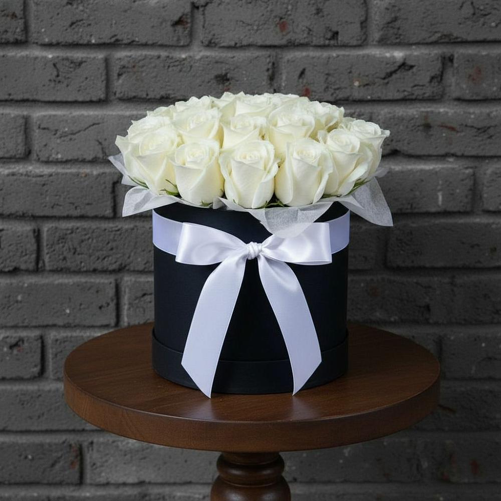 Цветочная композиция из Розы в шляпной коробке в Усть-Джегуте