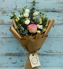 Букет цветов из:  Розы и Лизиантусы в Усть-Джегуте
