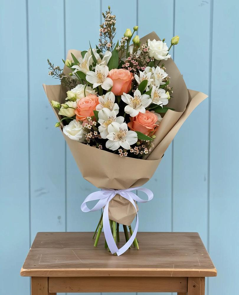 Букет цветов из: Альстромерии, Лизиантусы, Розы и Хризантемы в Усть-Джегуте