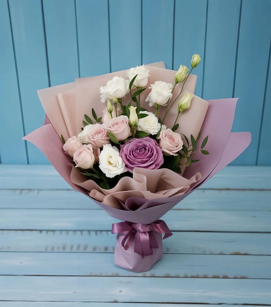 Букет цветов из: Розы и Лизиантусы в Усть-Джегуте