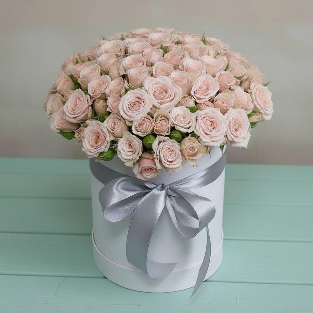 Цветочная композиция из Розы в шляпной коробке в Усть-Джегуте